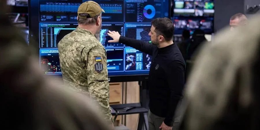 Президент Украины Владимир Зеленский посещает главный командный пункт 414-й бригады Птахи Мадяра (Фото: Zelenskiy / Official / Telegram)