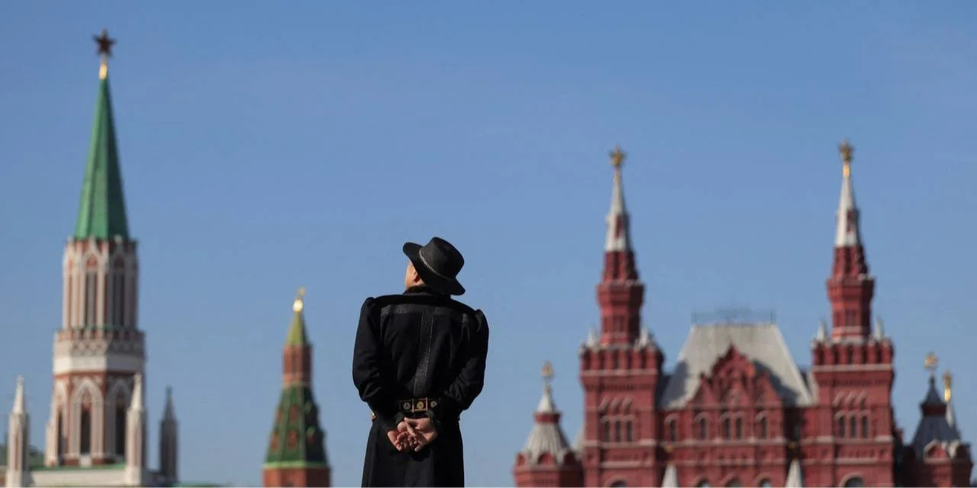 Російська влада радить громадянам купувати друковані карти (Фото: REUTERS/Ramil Sitdikov)