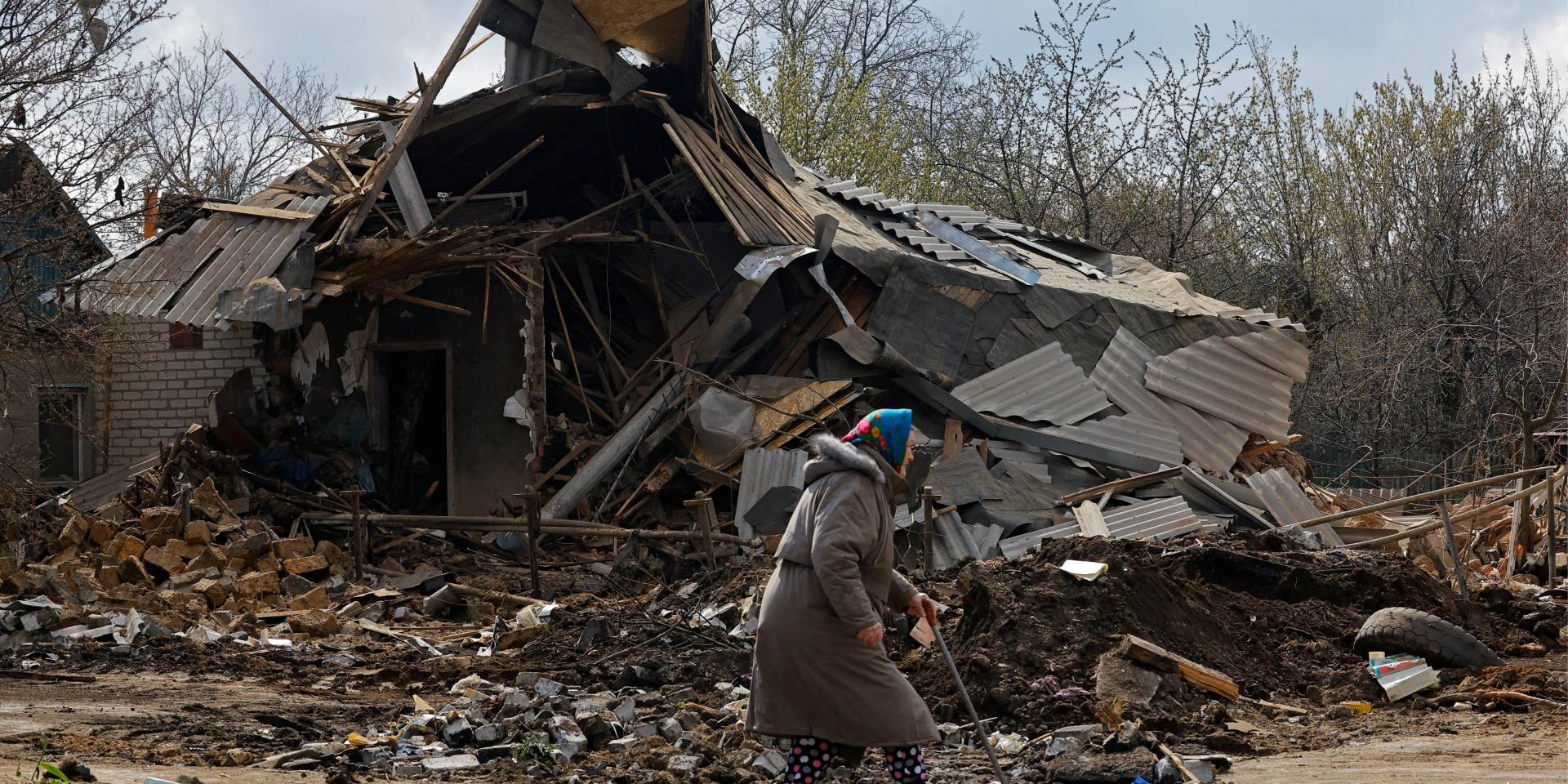 Aftermath of&nbsp;recent drone attack in&nbsp;Yasynuvata (Фото: REUTERS/Alexander Ermochenko)