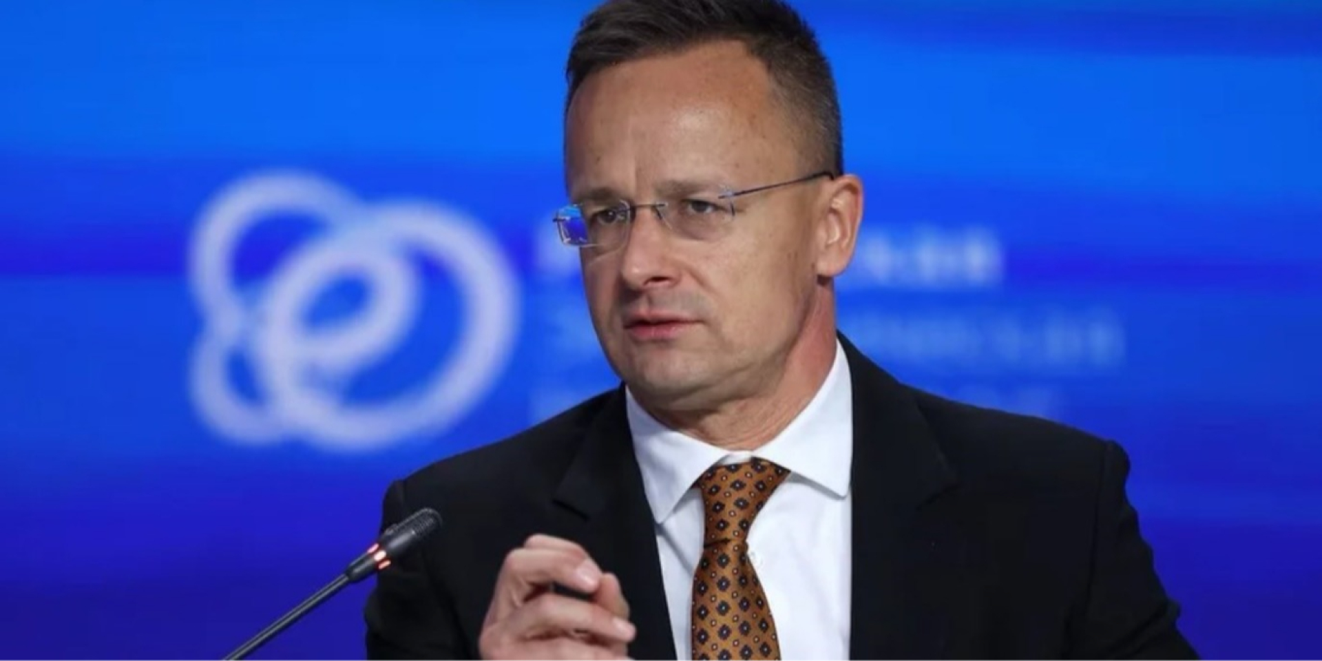 As Telex notes, during the election campaign, Péter Szijjártó’s Fidesz party repeatedly claimed that the opposition would drag Hungary into the war. (Photo: REUTERS/Ramil Sitdikov)
