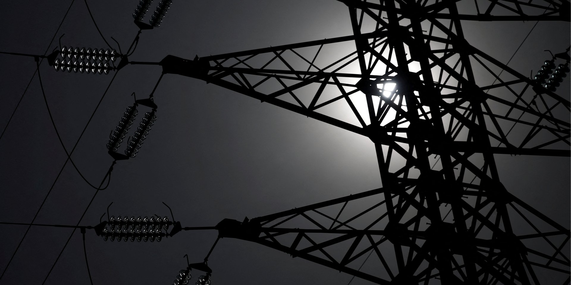 Severe weather across nearly all regions of Ukraine has caused widespread power outages (Photo: REUTERS/Stephane Mahe)