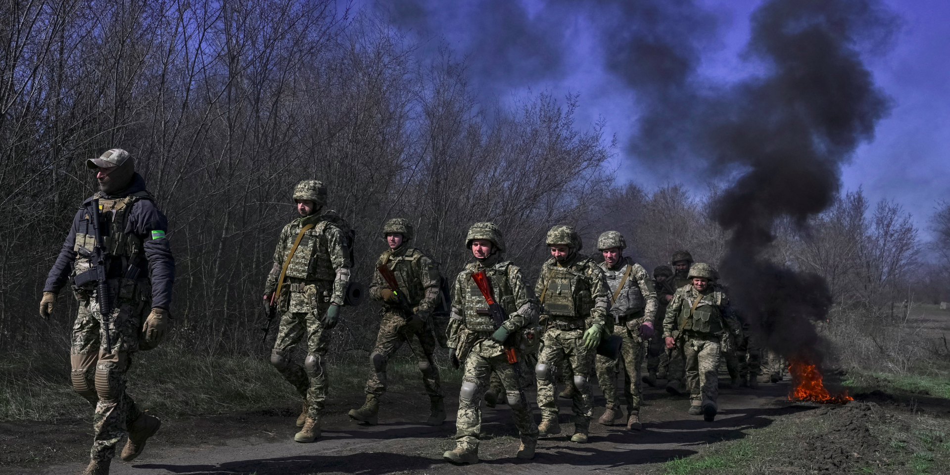 Нові рекрути 118-ї окремої механізованої бригади під час перших військових навчань неподалік від лінії фронту, 5 квітня 2026 року (Фото: REUTERS)