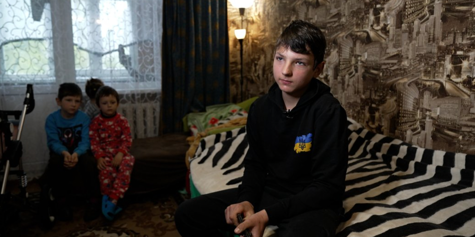 Soldiers taught the boy to cut fiber optic wires to disarm drones (Photo: Suspilne Chernihiv)