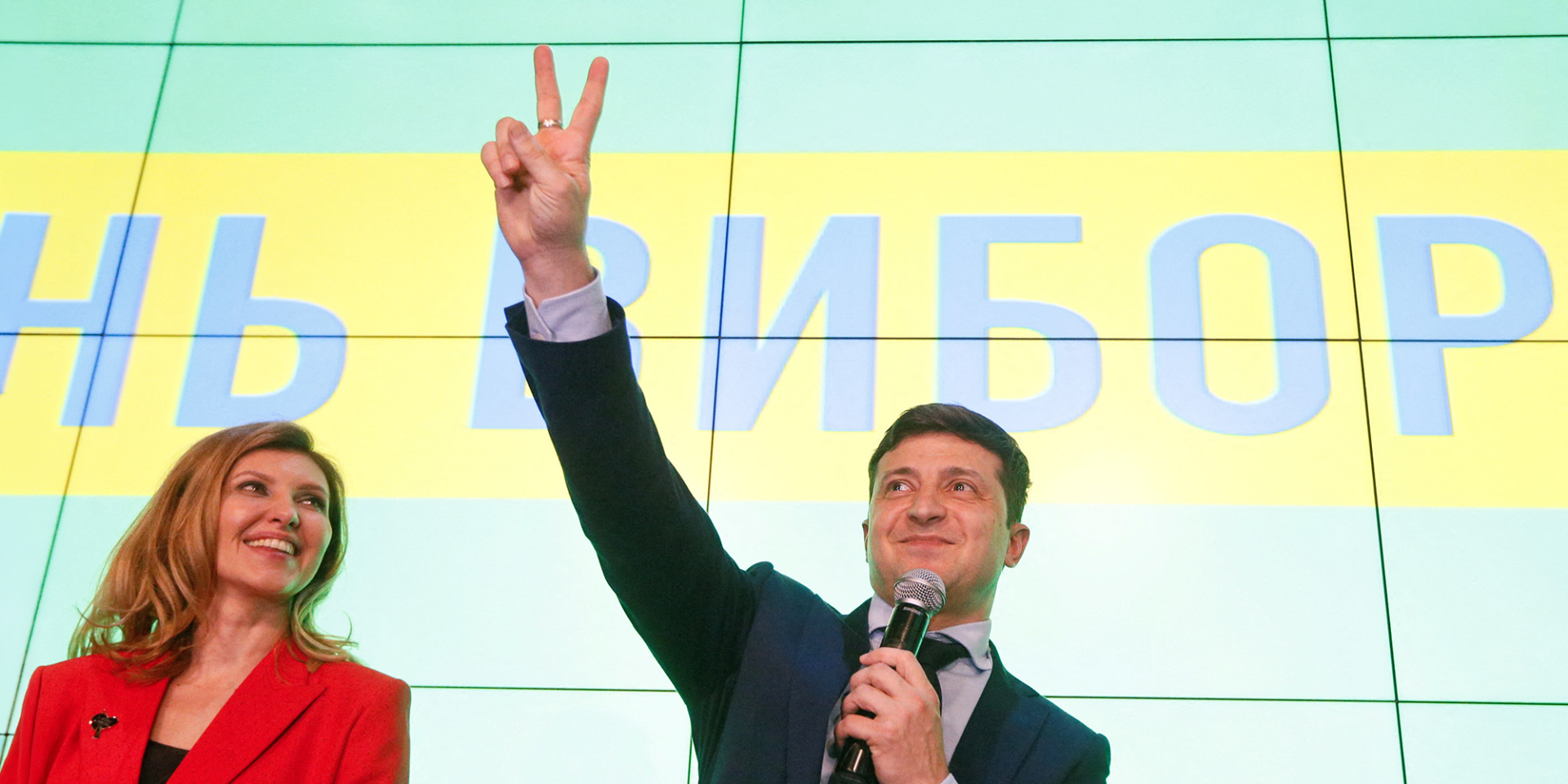 КАРДИНАЛЬНО ІНАКШИЙ: Перемогою на&nbsp;виборах 2019 року Володимир Зеленський може завдячувати своєму іміджу людини, яка взагалі не&nbsp;була пов’язана з&nbsp;політикою та&nbsp;політиками (Фото: REUTERS/Valentyn Ogirenko)