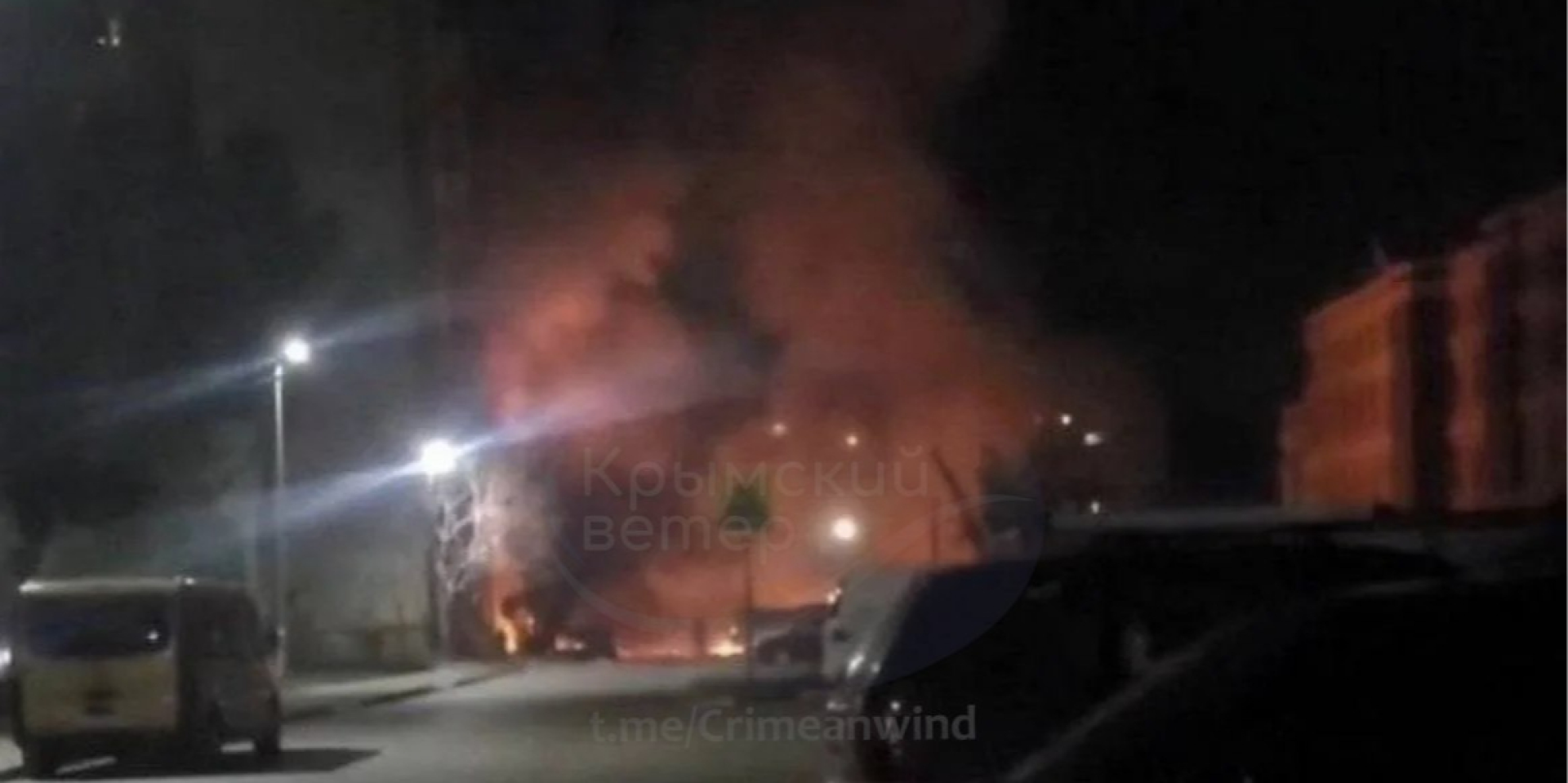 Пожежа після вибухів у&nbsp;тичасово окупованому Армянську в&nbsp;Криму (Фото: Крымский ветер/Telegram)