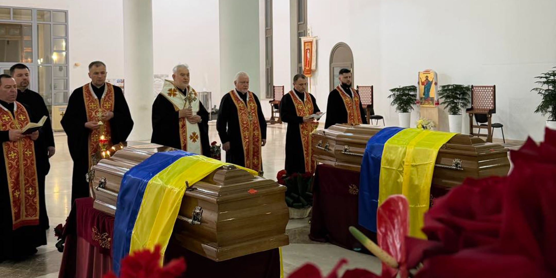 Домовини з&nbsp;прахом Андрія Мельника та&nbsp;його дружини привезено до&nbsp;Києва (Фото: Патріарший собор Воскресіння Христового УГКЦ у&nbsp;Києві/Facebook)