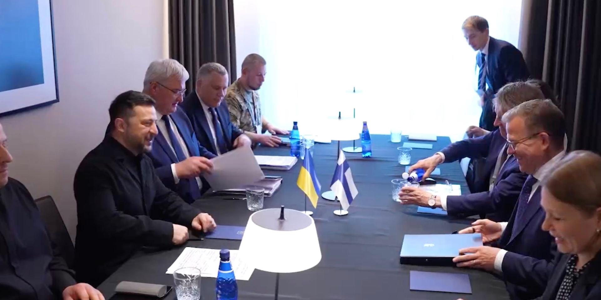 Зеленський провів серію зустрічей на&nbsp;саміті в&nbsp;Таллінні (Фото: Скриншот із відео / Володимир Зеленський / Telegram)