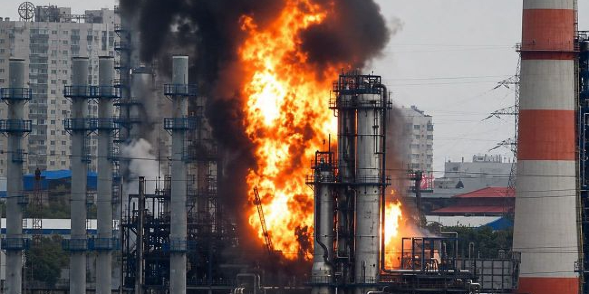 Fire at the Moscow Oil Refinery in the city’s Kapotnya district (Photo: Exilenova+ / Telegram)