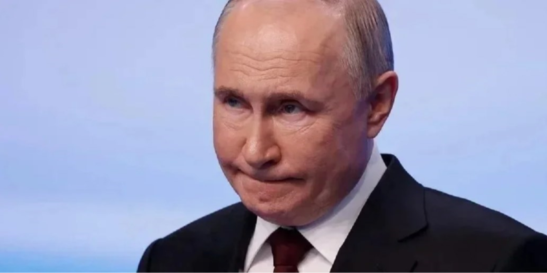 Частка жителів РФ, які не&nbsp;схвалюють діяльність диктатора Володимира Путіна, зросла з&nbsp;15% до&nbsp;21% (Фото: REUTERS/Maxim Shemetov)