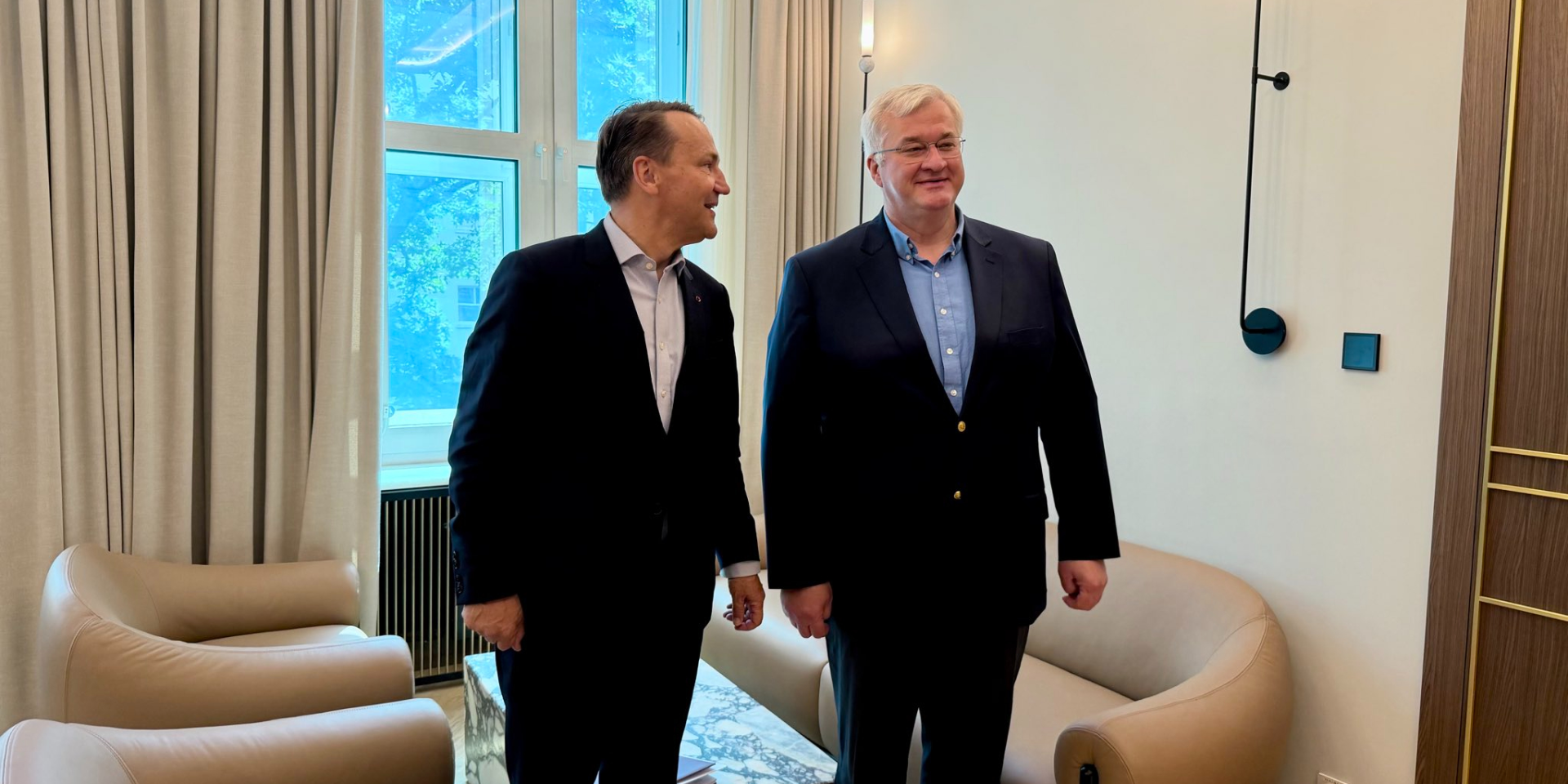 Глава українського МЗС Андрій Сибіга у&nbsp;Варшаві під час зустрічі з&nbsp;головою МЗС Польщі Радославом Сікорським, 3 липня 2026 року (Фото: x.com/andrii_sybiha)