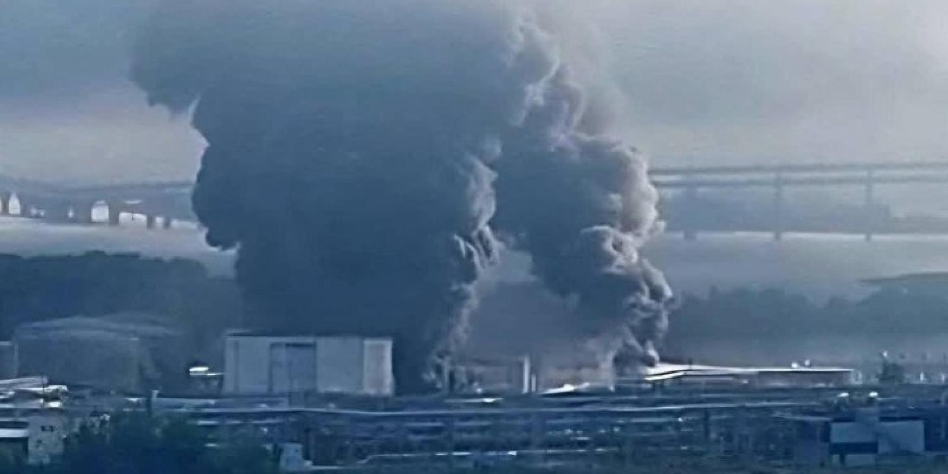 Fire in the port of St. Petersburg after a UAV attack, July 4, 2026 (Photo: Supernova+)