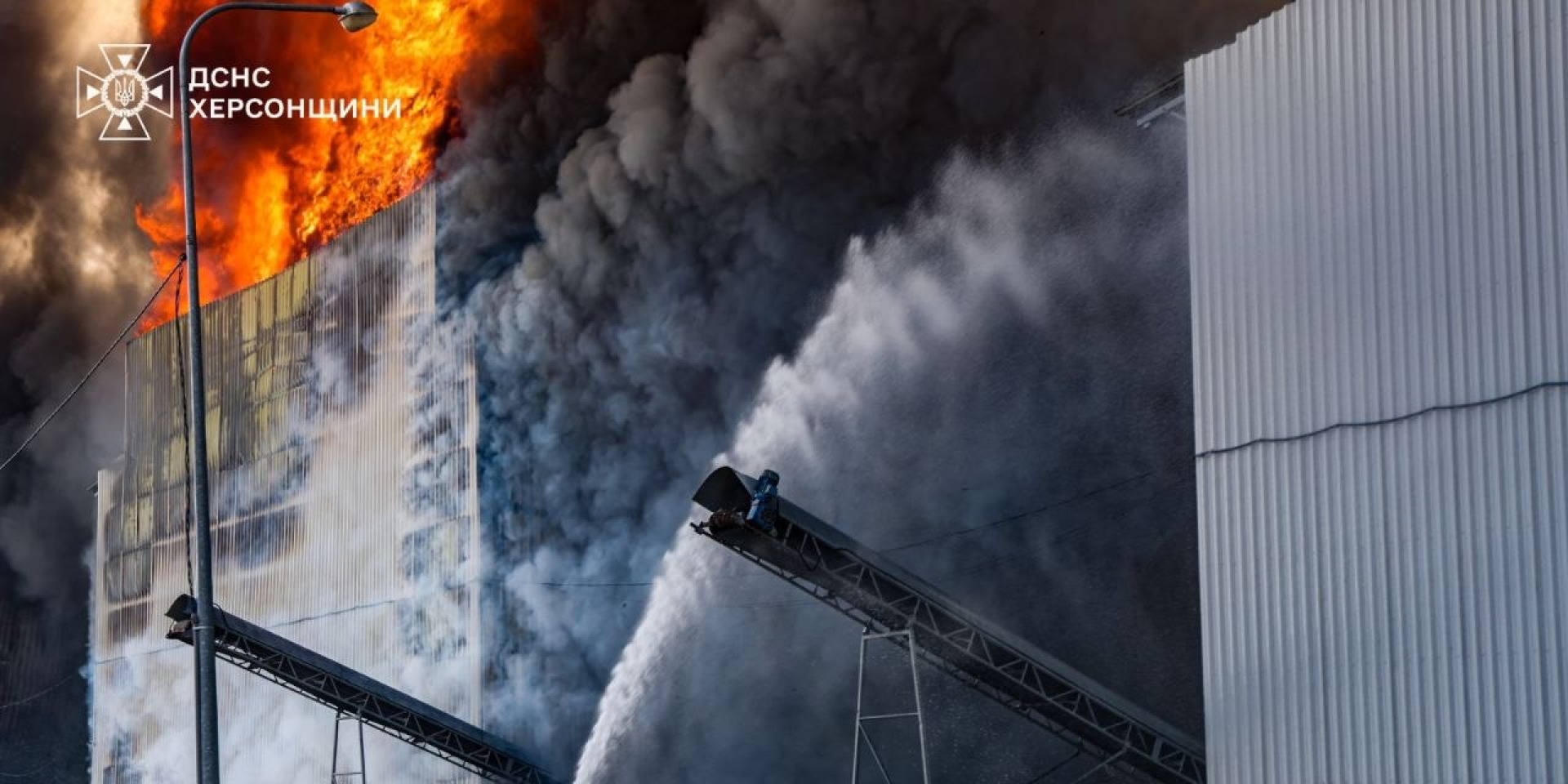 A large-scale fire broke out at the Chornobaivsk poultry farm in Kherson Oblast after Russian shelling on July 3, 2026 (Photo: Department of the State Emergency Service of Ukraine in Kherson Oblast)