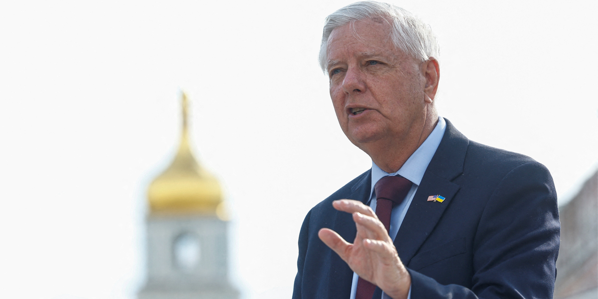 Senator Lindsey Graham (R-SC) speaks to&nbsp;the media in&nbsp;Kyiv (Фото: REUTERS/Valentyn Ogirenko)