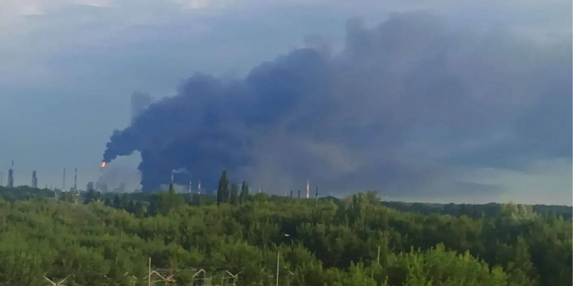 Пожежа у&nbsp;російському Салаваті вранці 14 липня (Фото: Російська служба BBC/Telegram)
