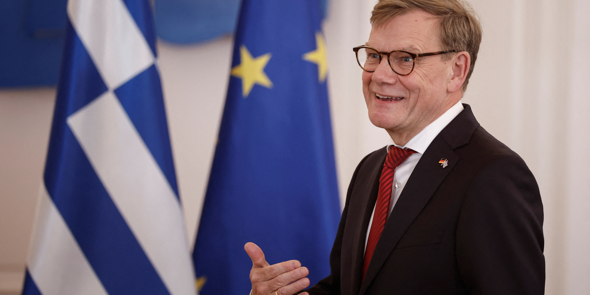 Йоханн Вадефуль очікує від України пояснень щодо кадрових перестановок у&nbsp;ЗСУ (Фото: REUTERS/Louisa Gouliamaki)