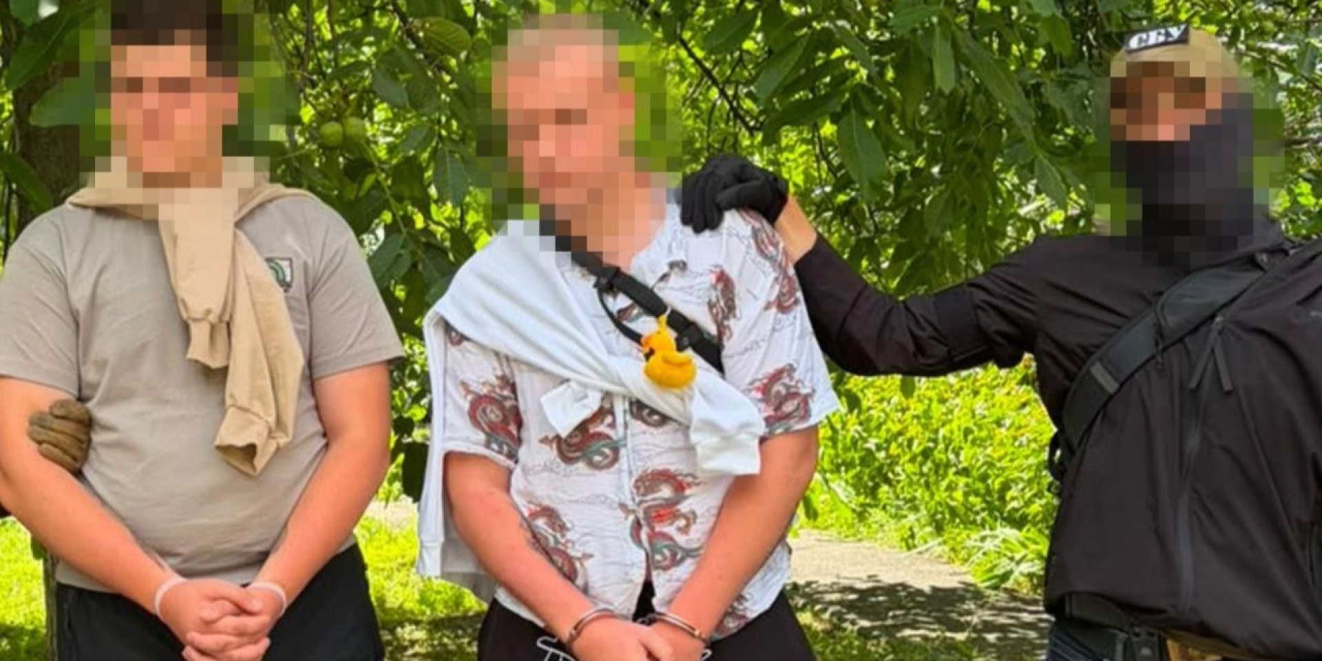 У&nbsp;Києві чоловіки активували для російської армії системи Starlink (Фото: Служба безпеки України)