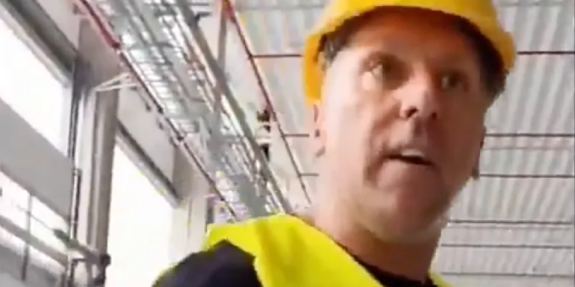 У&nbsp;Польщі чоловік ображав українців на&nbsp;будівельному майданчику (Фото: X/скриншот відео)