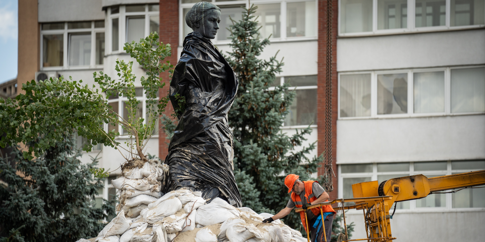 У&nbsp;Києві демонтують захисні конструкції навколо памʼятників (Фото: КМДА)