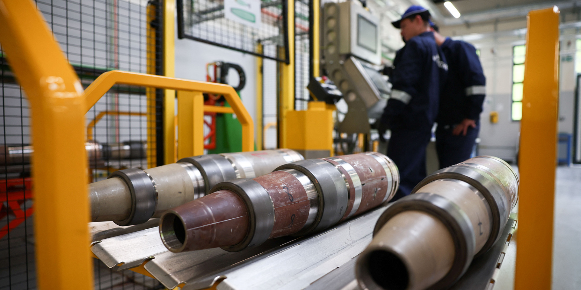 Вагонетка с&nbsp;артиллерийскими снарядами на&nbsp;химическом заводе Nitro-Chem, производителе тротила в&nbsp;польском Быдгоще (Фото: REUTERS/Kacper Pempel)