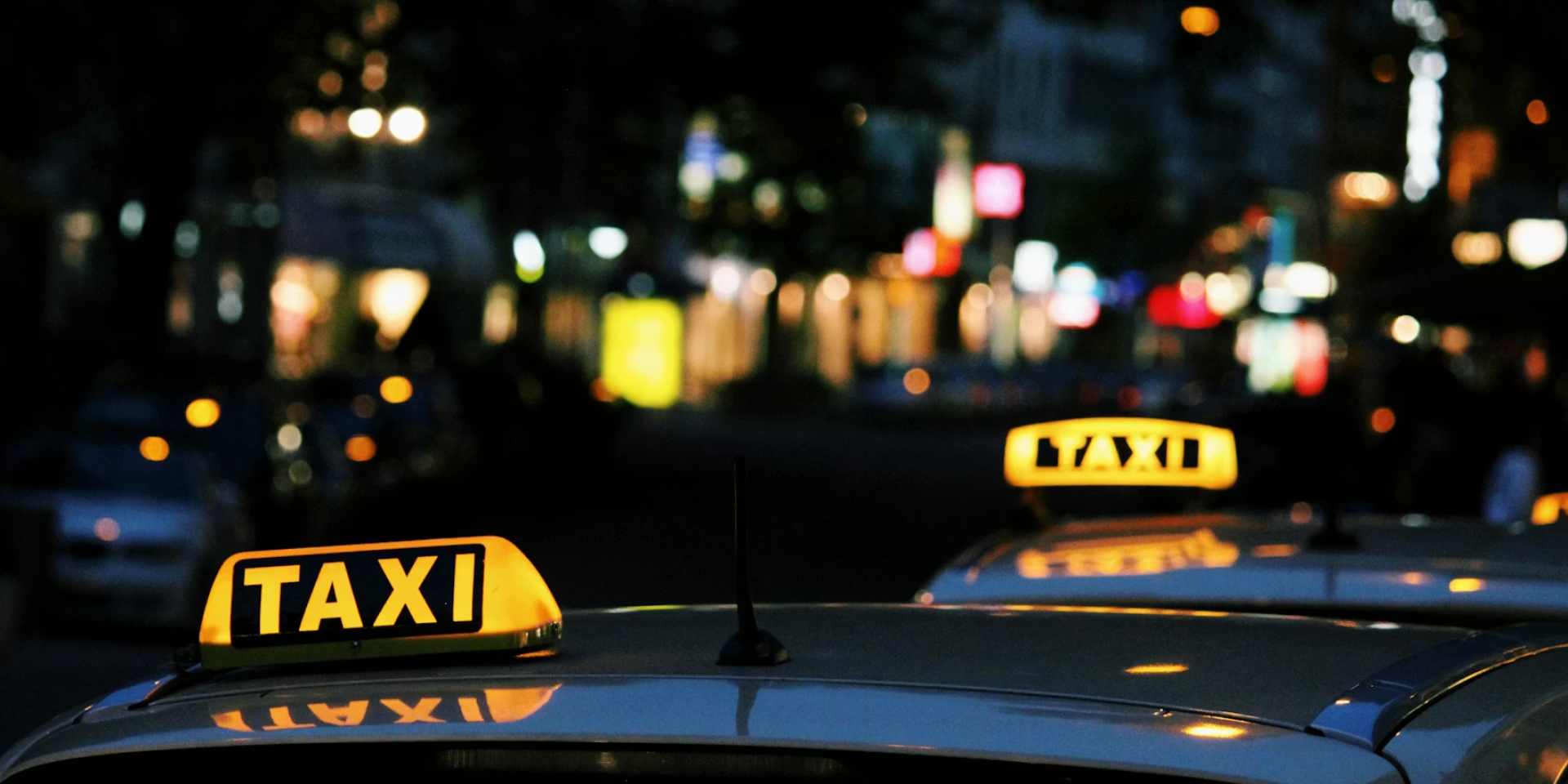 В Італії російськомовна таксистка облаяла українок через мову (Фото: Unsplash Lexi Anderson)