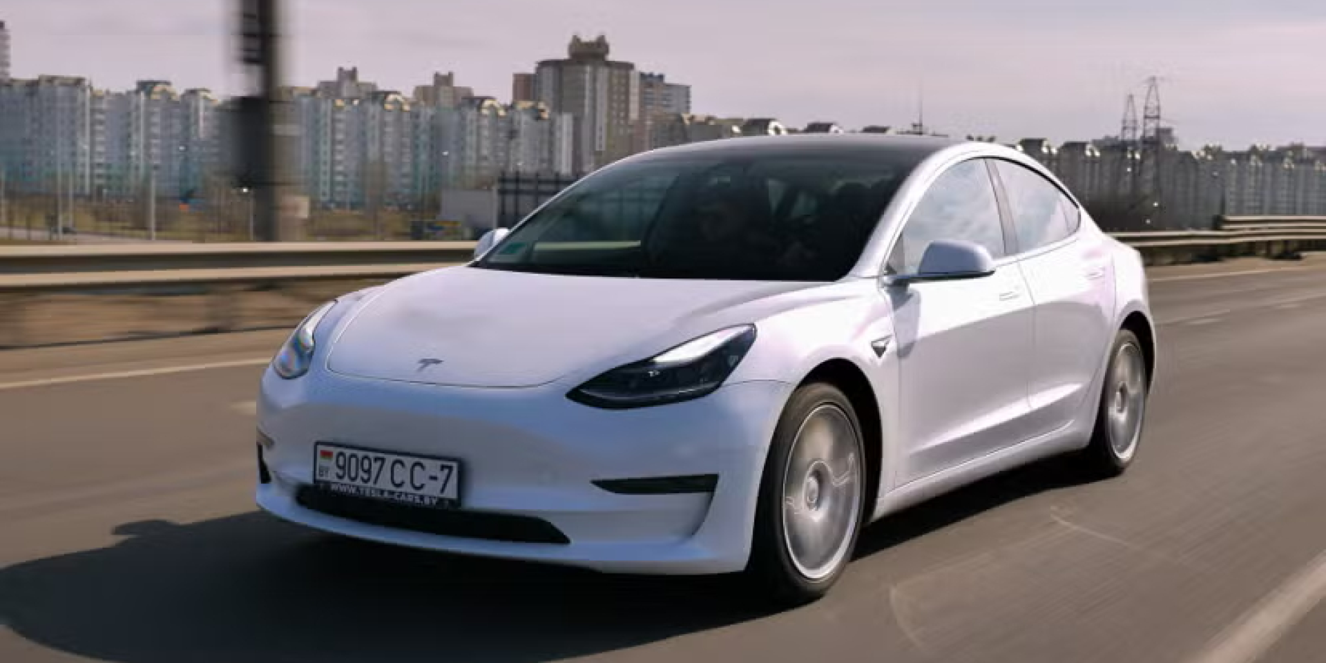 Некоторые Tesla Model 3 могут отозвать (Фото: Tesla)