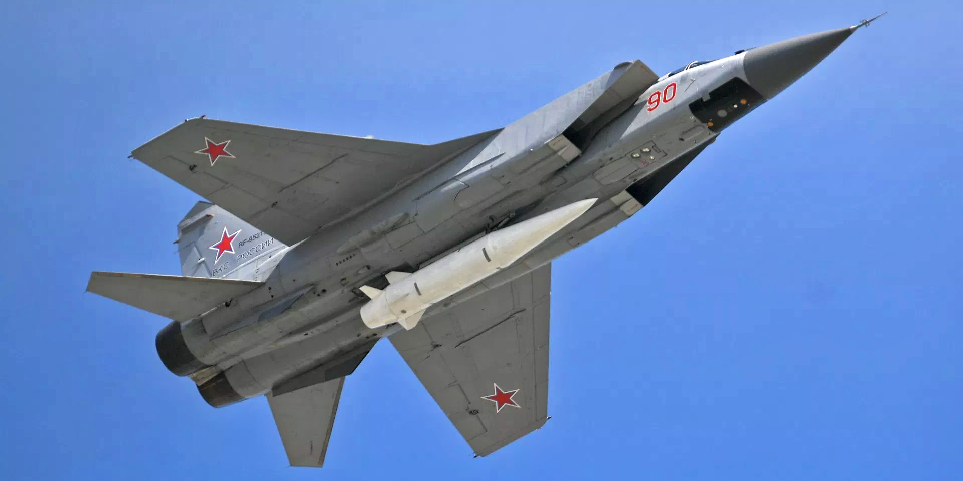 Щоб підняти ракету Кинджал вагою понад 4&nbsp;т, з&nbsp;винищувача МіГ-31 було знято значну кількість озброєння й&nbsp;радіолокаційного обладнання, каже Анатолій Храпчинський (Фото: DR)