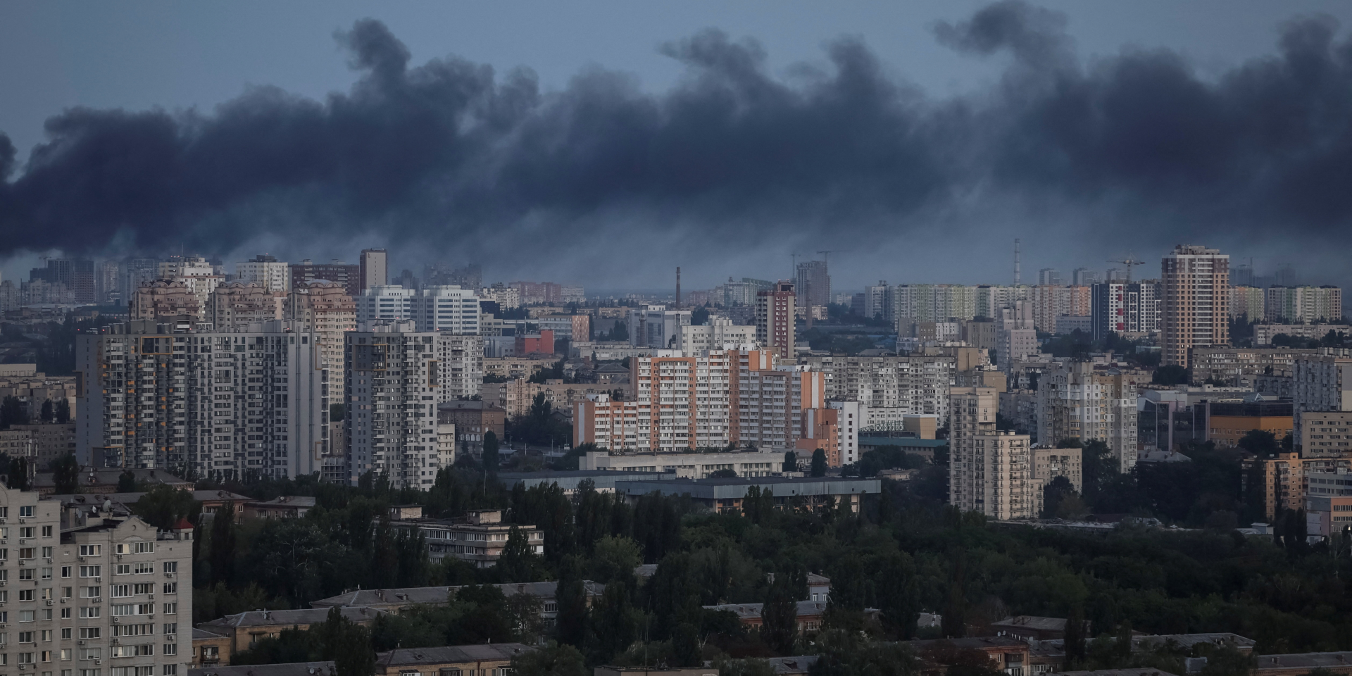 Енергетики повернули світло після атаки&nbsp;РФ 50 000 родин (Фото: REUTERS/Gleb Garanich)