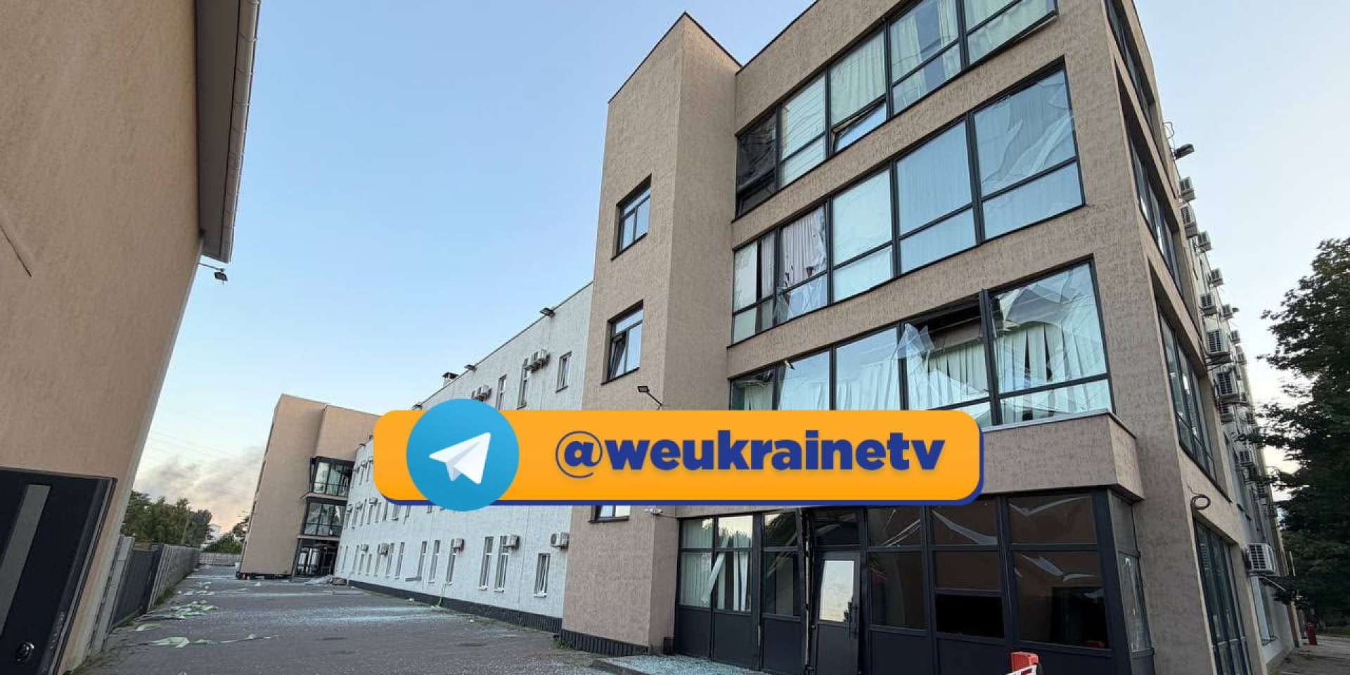 Наслідки ворожого обстрілу офісу телеканалу Ми&nbsp;— Україна (Фото: @weukrainetv)
