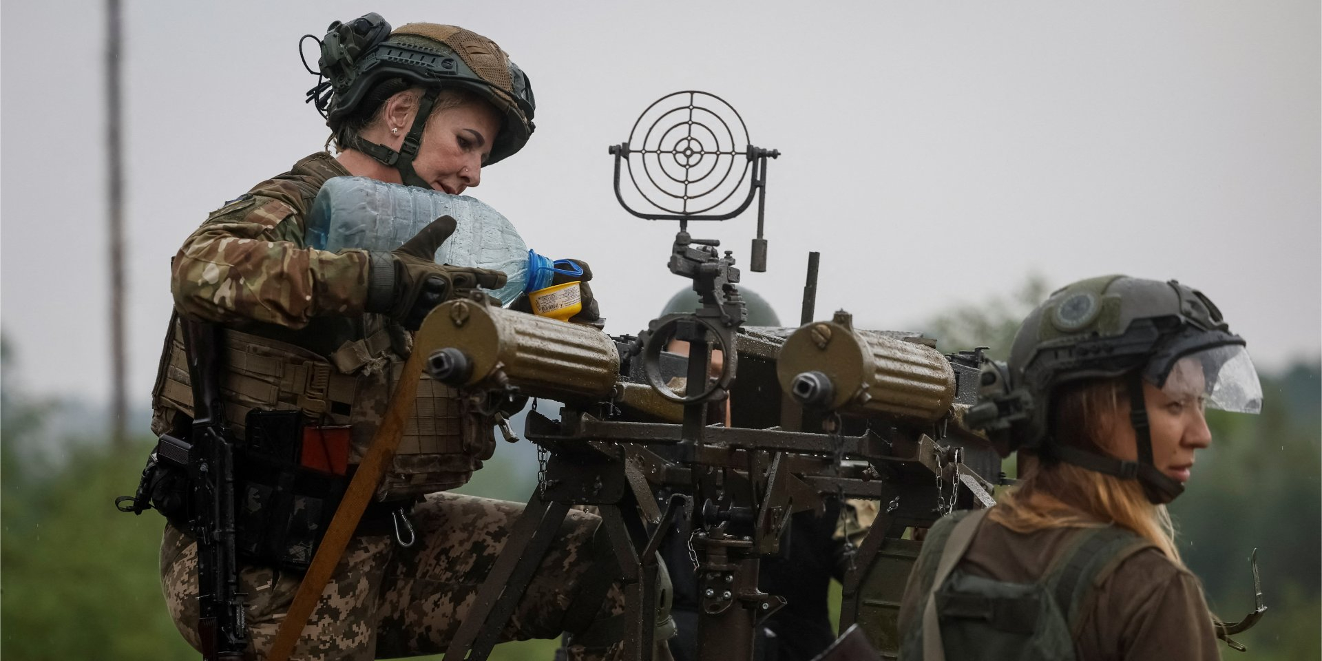 Мобілізації жінок в&nbsp;Україні немає і не&nbsp;буде, запевнив керівник ЦПД при РНБО Коваленко (Фото: REUTERS/Gleb Garanich)