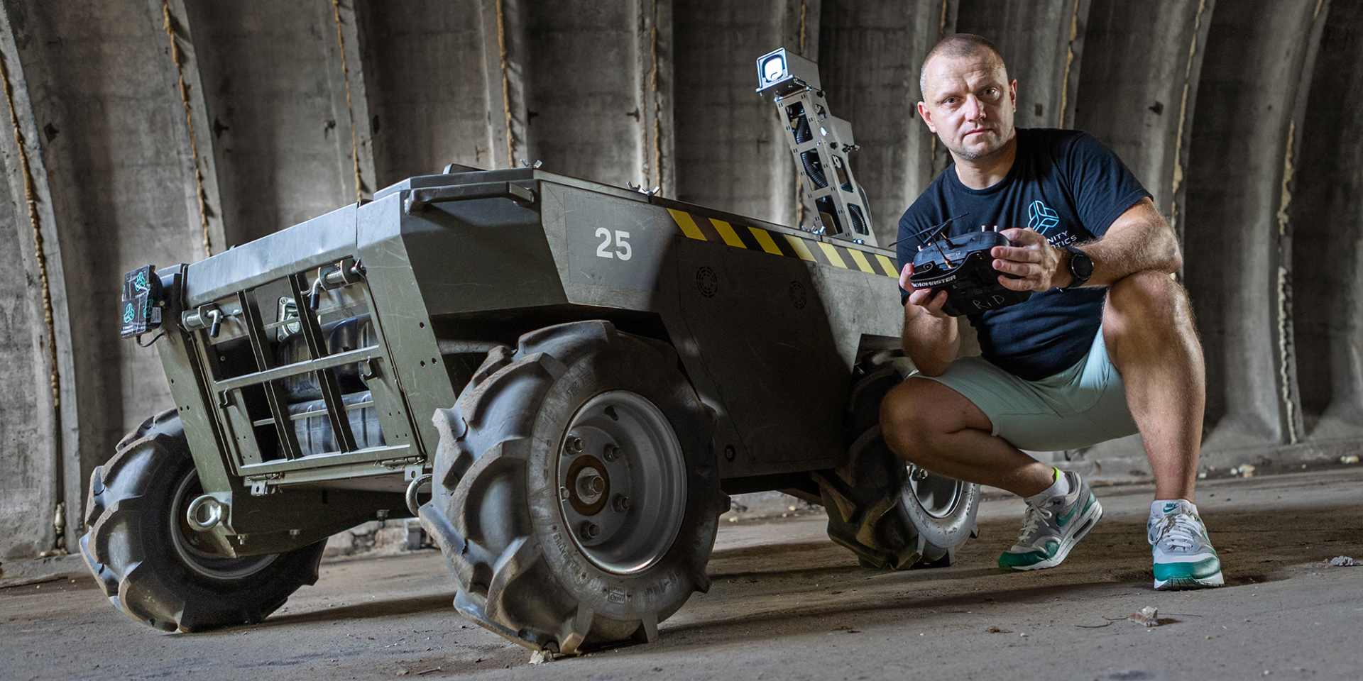 БЕЗПЕЧНИЙ ШЛЯХ: Команда Олексія Коника з&nbsp;Trinity Robotics створила магніт, який підриває ворожі міни ще&nbsp;до&nbsp;того, як&nbsp;до&nbsp;них наблизиться НРК (Фото: NV)