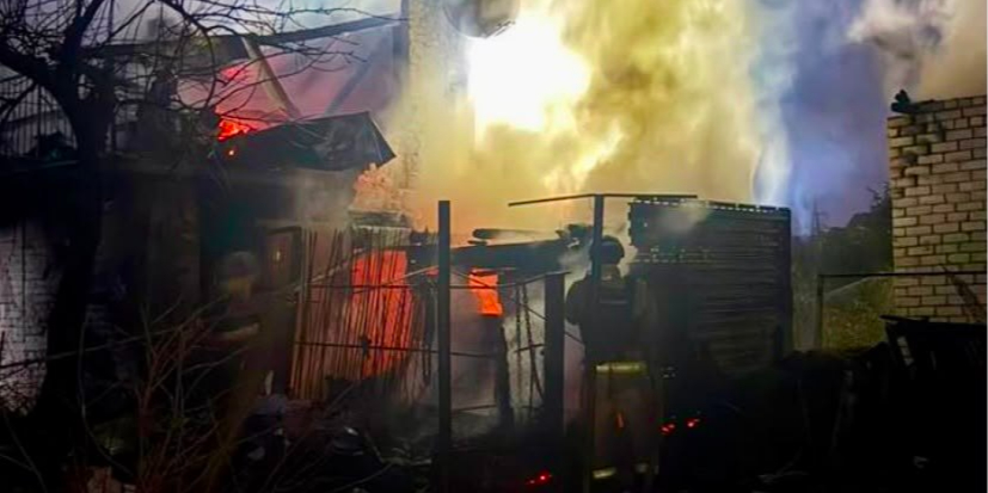 Наслідки російського удару по&nbsp;Чернігову ввечері 25 серпня (Фото: Національна поліція України/Telegram)