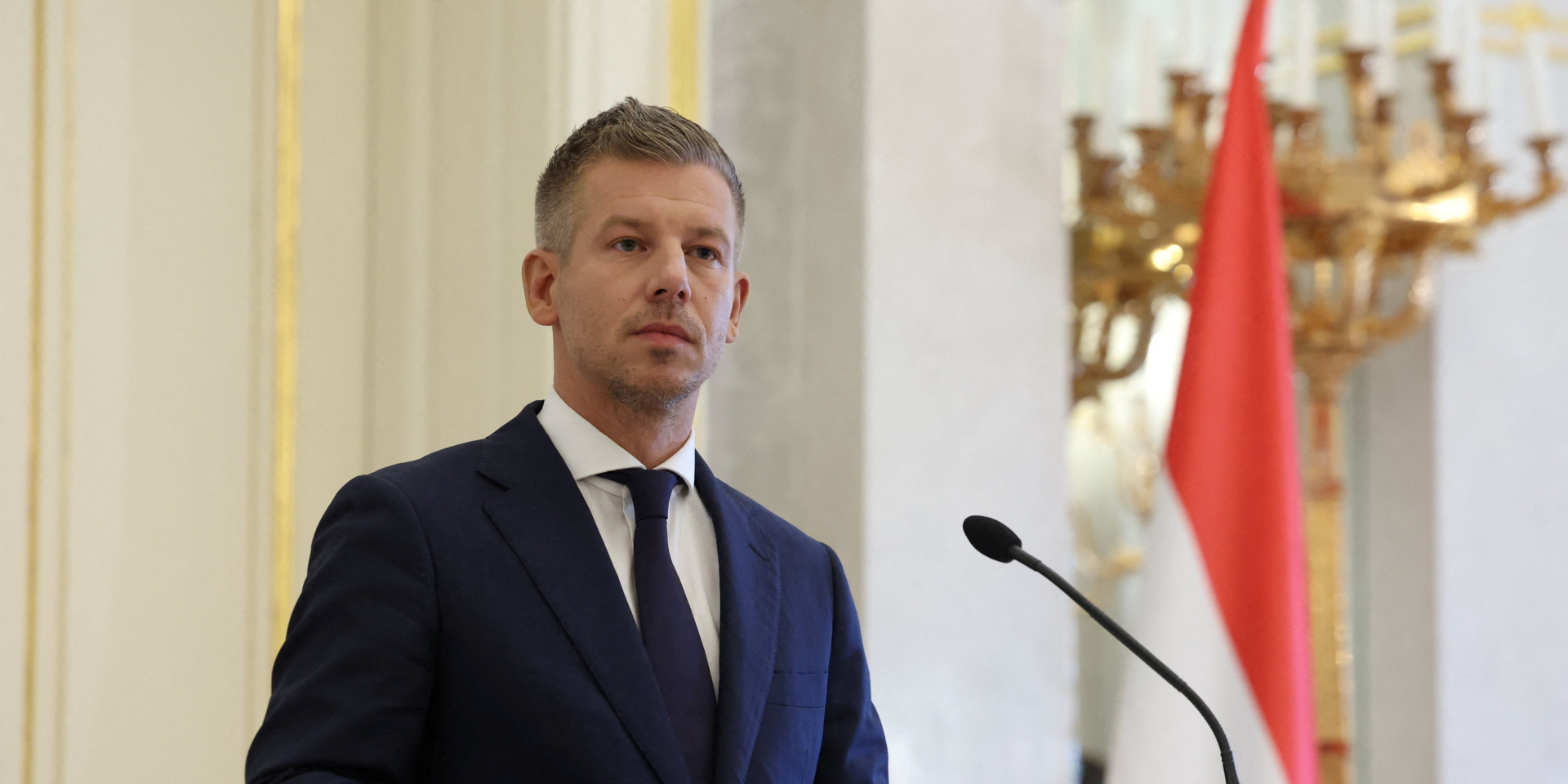 Прем'єр-міністр Угорщини Петер Мадяр затвердив нові зовнішньополітичні директиви країни (Фото: REUTERS/Bernadett Szabo)