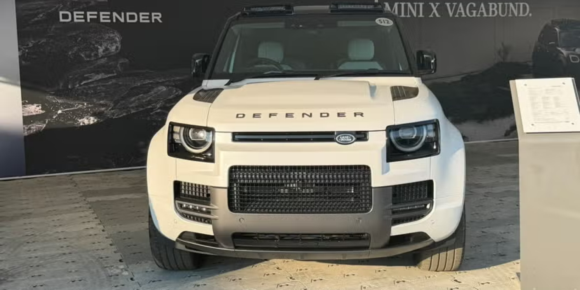 Новий Defender затримується (Фото: Adam Lynton/Autoblog)