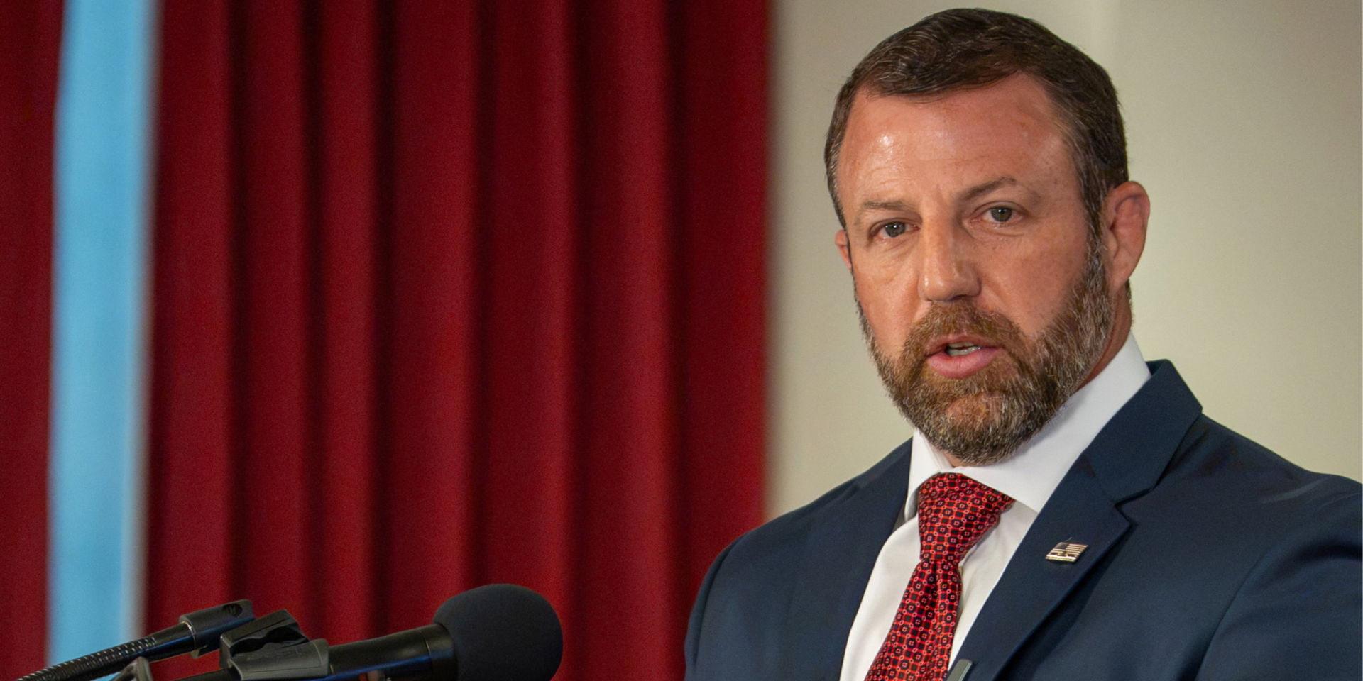 Після приземлення Маллін подякував екіпажу та&nbsp;заявив, що&nbsp;посадка на&nbsp;одному двигуні минула спокійно. (Фото: REUTERS/David 'Dee' Delgado)