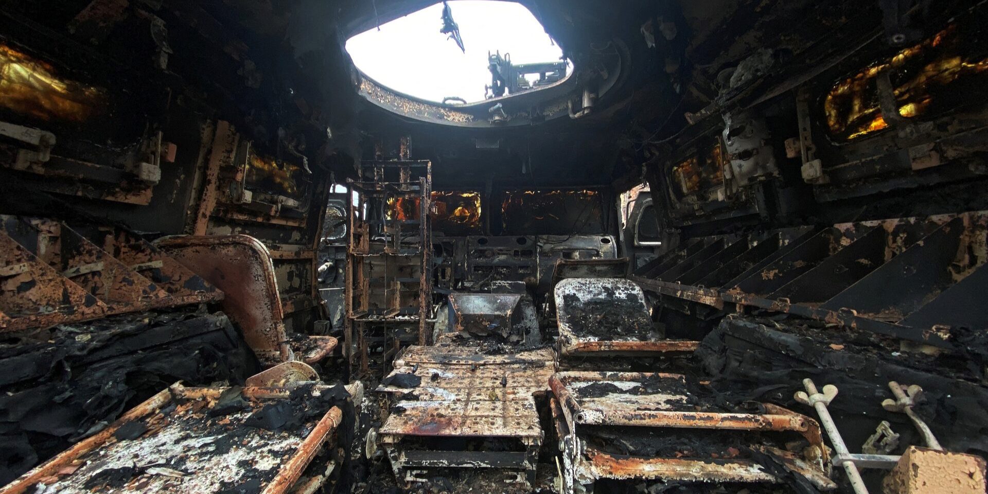 Знищена російська військова техніка (Фото: REUTERS/Vitaliy Gnidyі)
