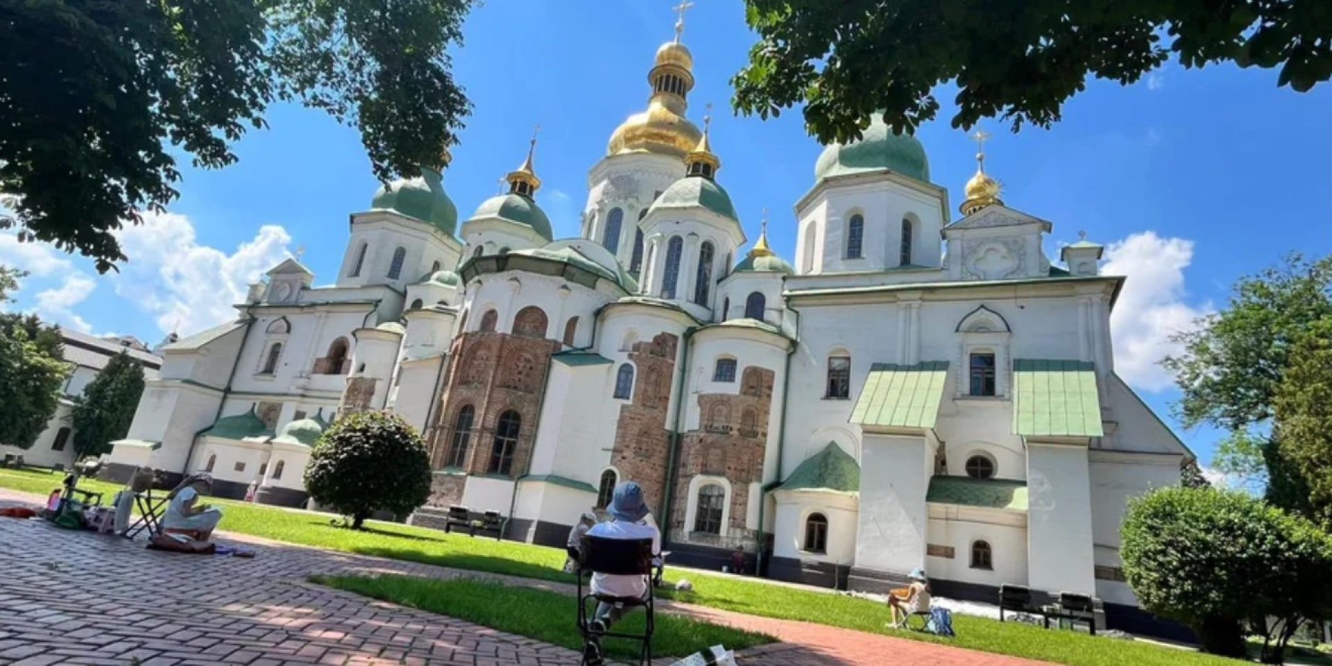 Как заявили в&nbsp;руководстве заповедника София Киевская, взрывная волна от&nbsp;вражеского дрона ударила по&nbsp;объектам, окружающим Софийский собор (Фото: Национальный заповедник София Киевская / Facebook)