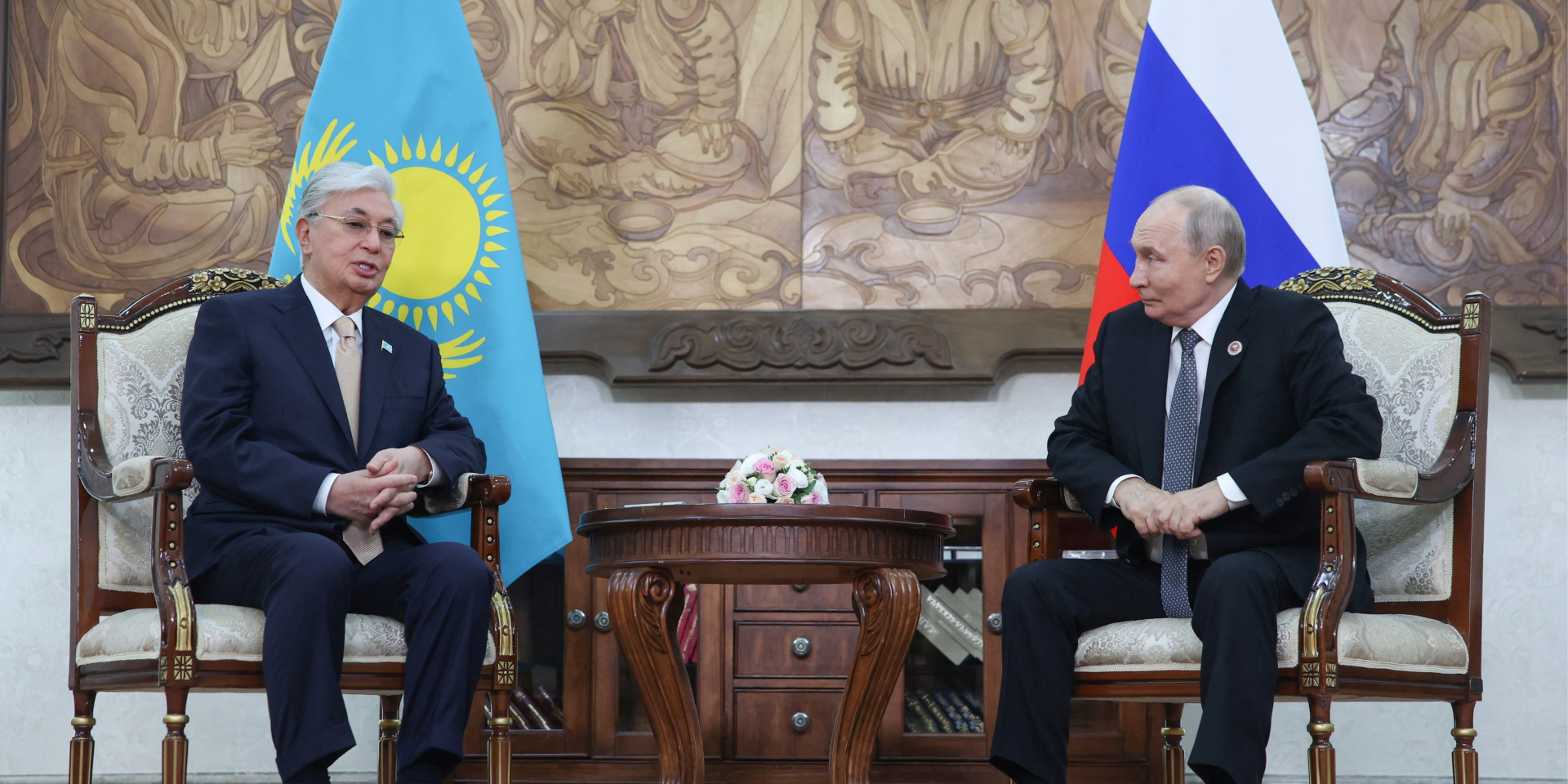 Президент Росії Путін і президент Казахстану Токаєв зустрічаються в Бішкеку (Фото: Sputnik/Pyotr Kovalyov/Pool via REUTERS)