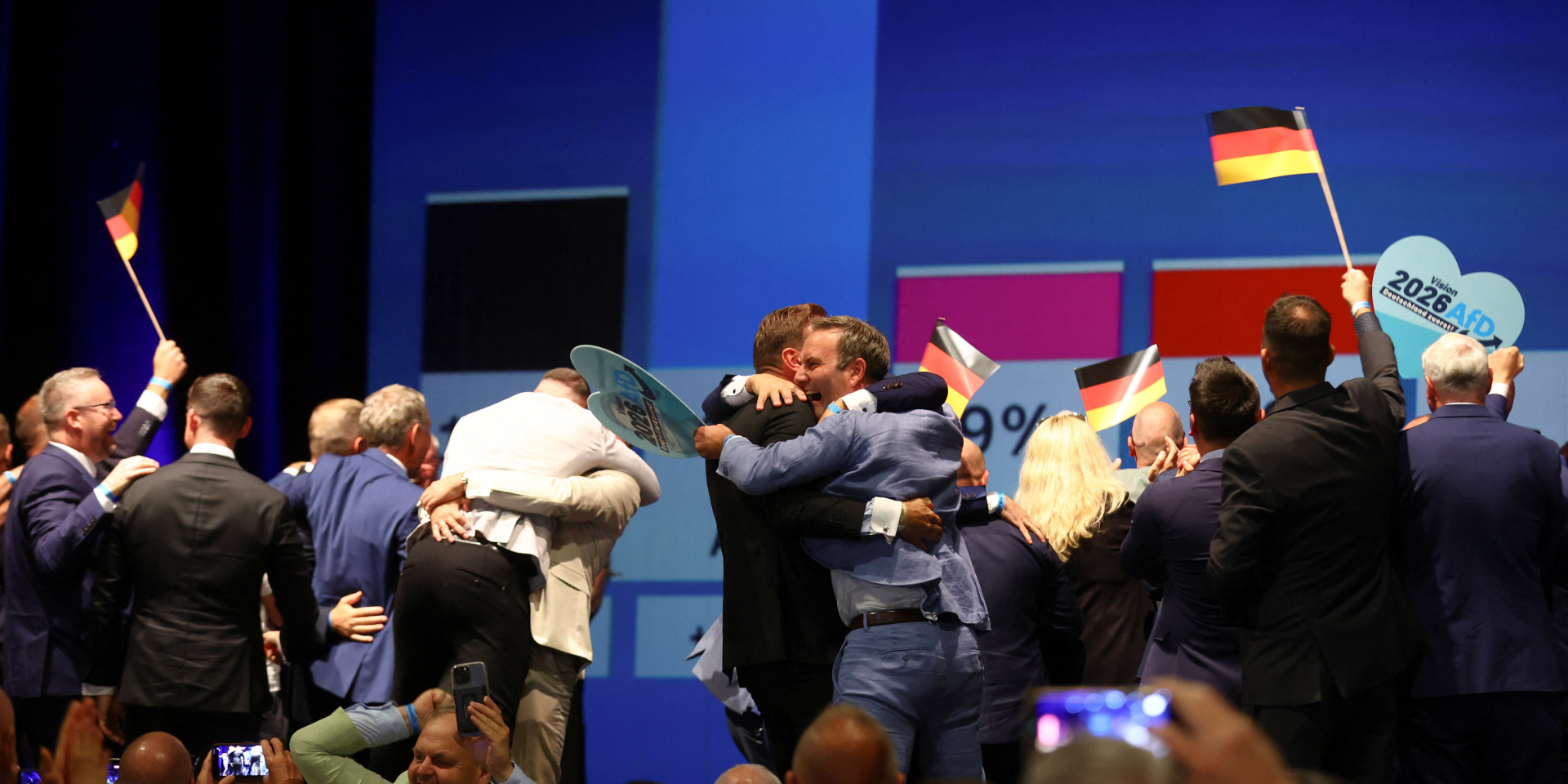 Прихильники Альтернативи для Німеччини святкують перемогу на&nbsp;виборах у&nbsp;Саксонії-Анхальт (Фото: REUTERS/Thilo Schmuelgen)