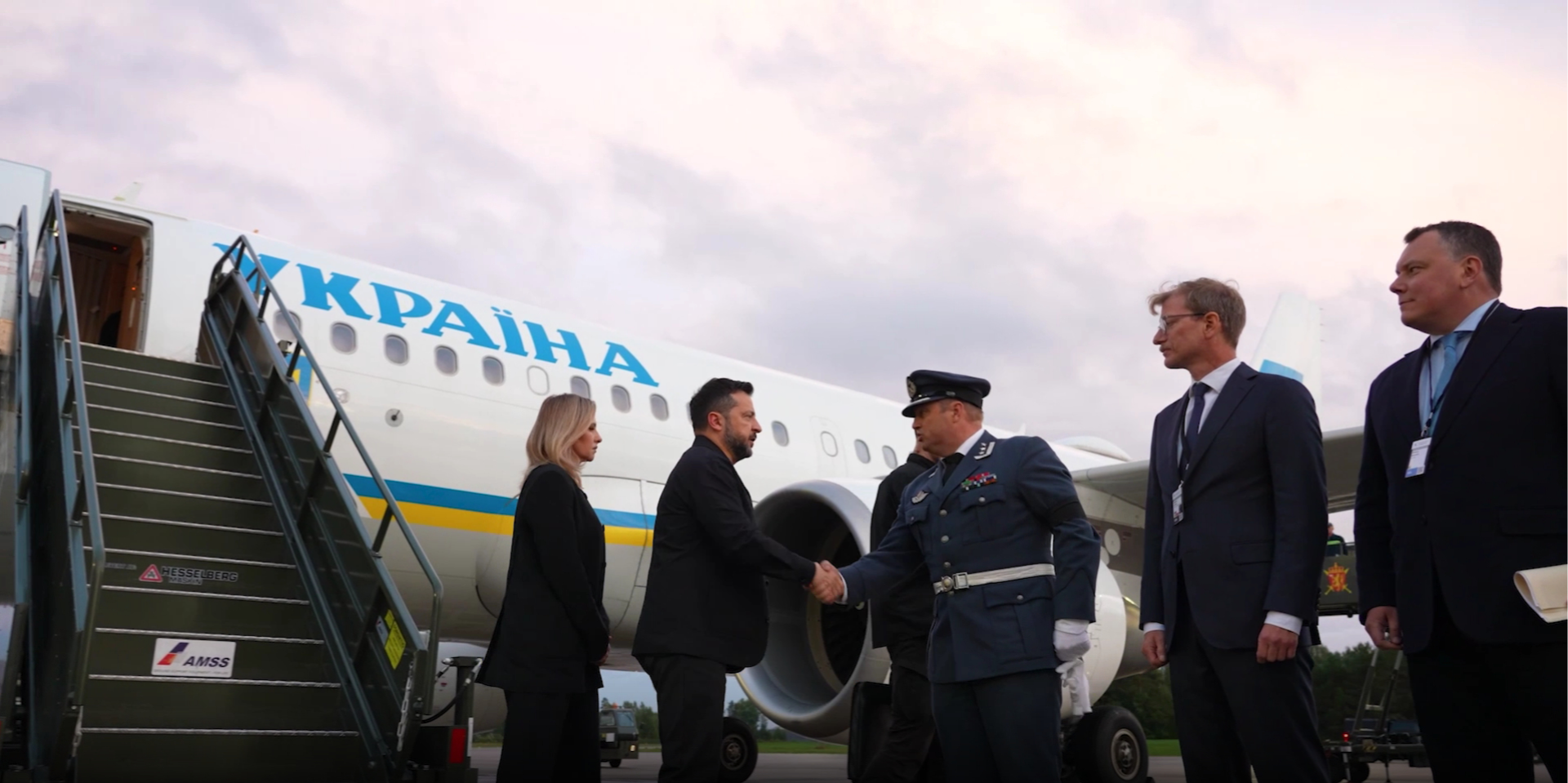 Володимир Зеленський прибув до&nbsp;Норвегії разом із першою леді Оленою (Фото: Скриншот відео/Zelenskiy / Official)