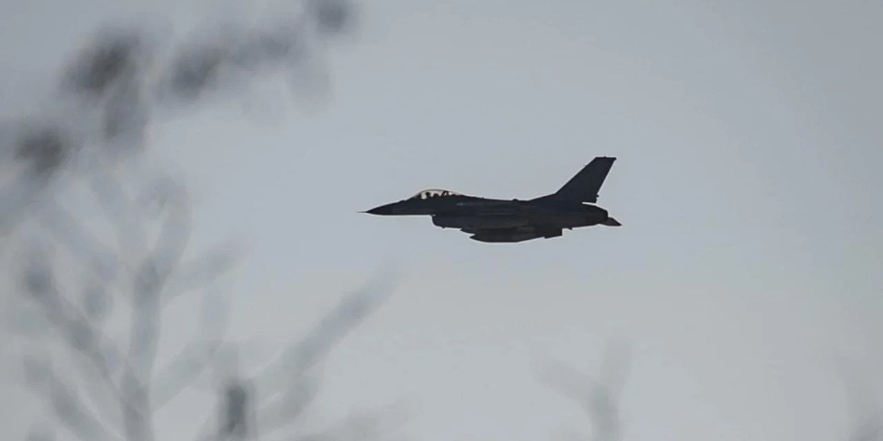 The operation of an F-16 fighter jet on one of the front lines (Photo: Frontliner / Facebook)
