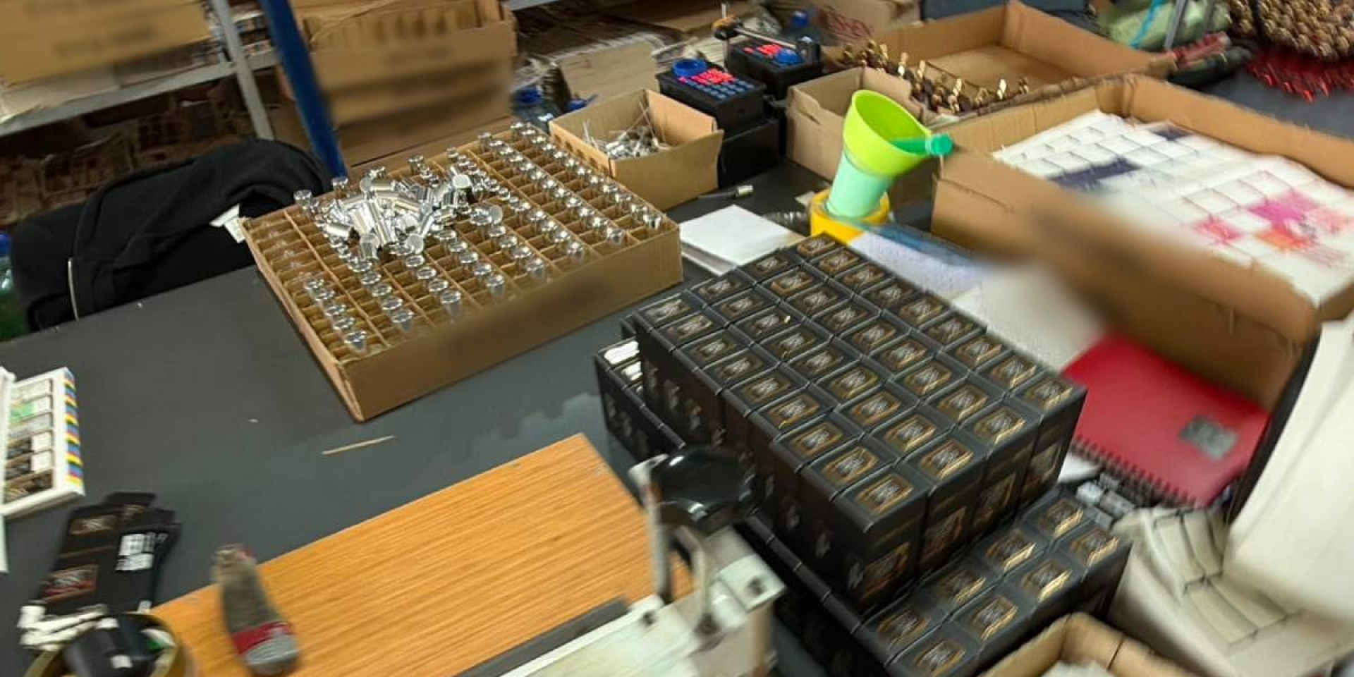 Law enforcement officers have uncovered a large-scale scheme to produce counterfeits of global brands (Photo: National Police)