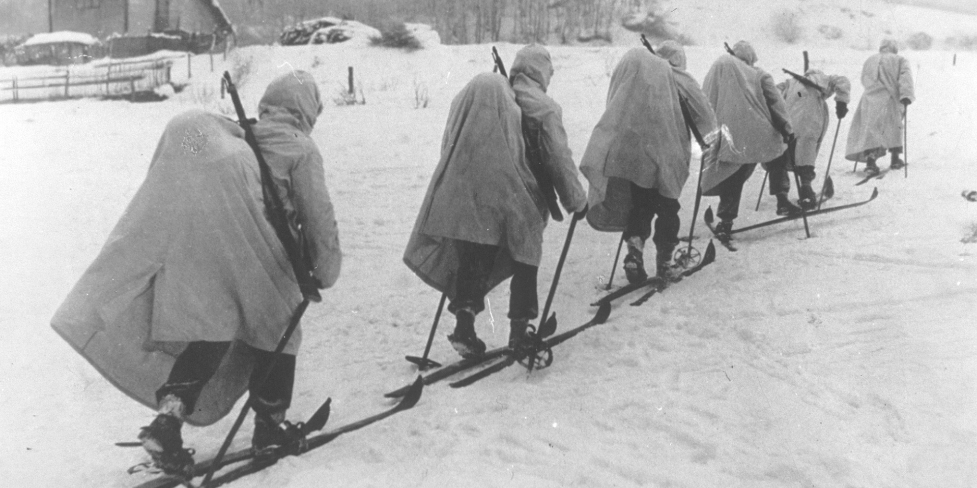 Фінські лижні загони просуваються на північ від Ладозького озера, несучи провізію в&nbsp;рюкзаках на&nbsp;спинах, приблизно 1939 рік (Фото: Three Lions/Getty Images)