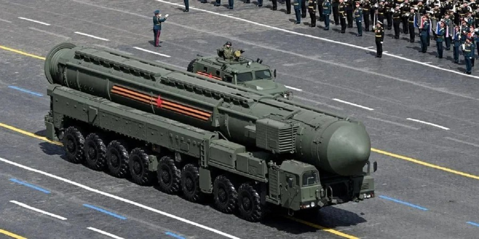 Міжконтинентальна балістична ракета Ярс на&nbsp;параді в&nbsp;Москві (РФ), 9 травня 2025 року (Фото: Maxim Bogodvid/Host agency RIA Novosti/Handout via REUTERS)