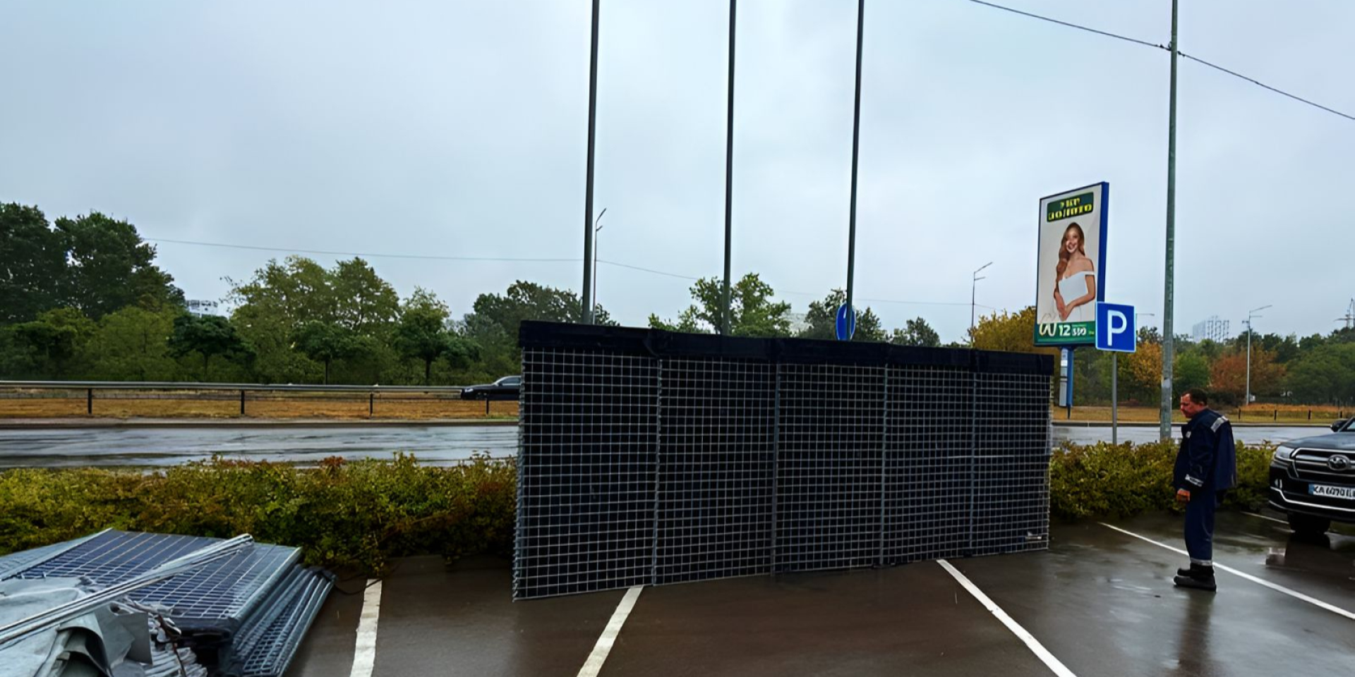 Ukrnafta building drone gabion at its gas station (Photo: Ukrnafta JSC)