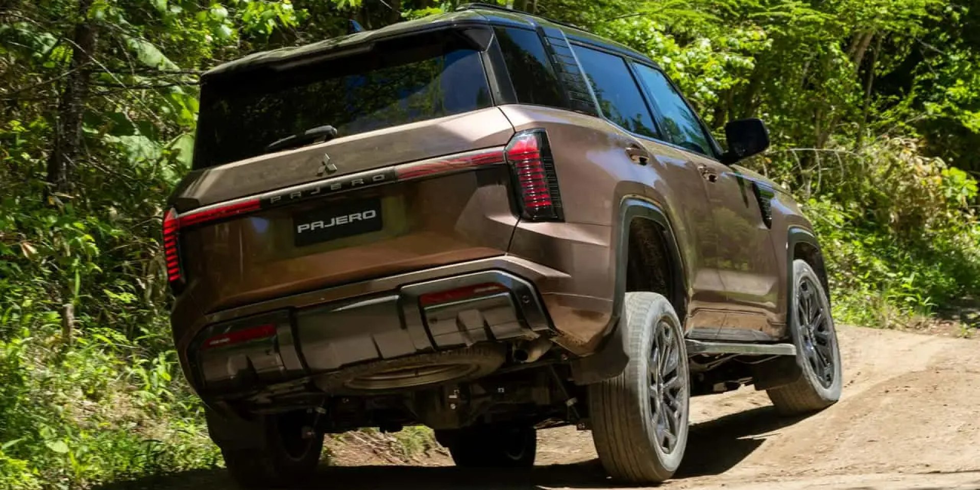 Pajero лишили традиционного заднего колеса (Фото: Mitsubishi)