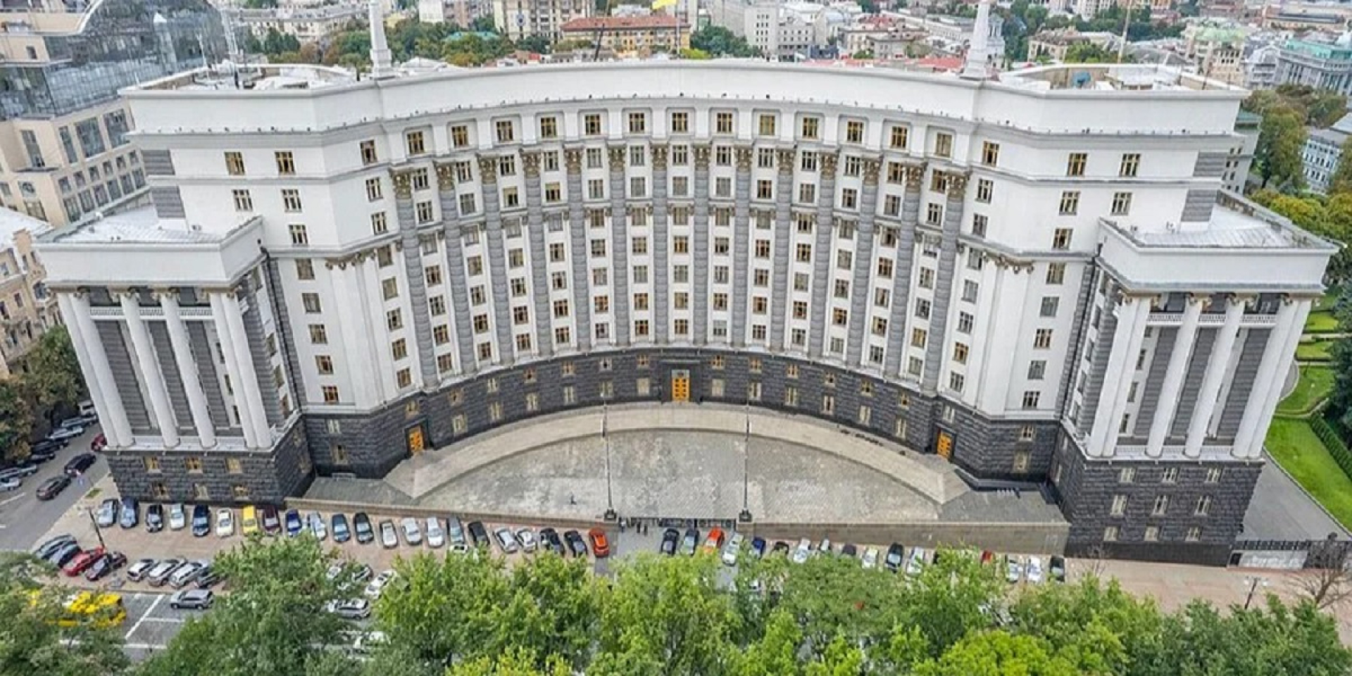 Cabinet building (Photo: wikipedia/KyivMax)