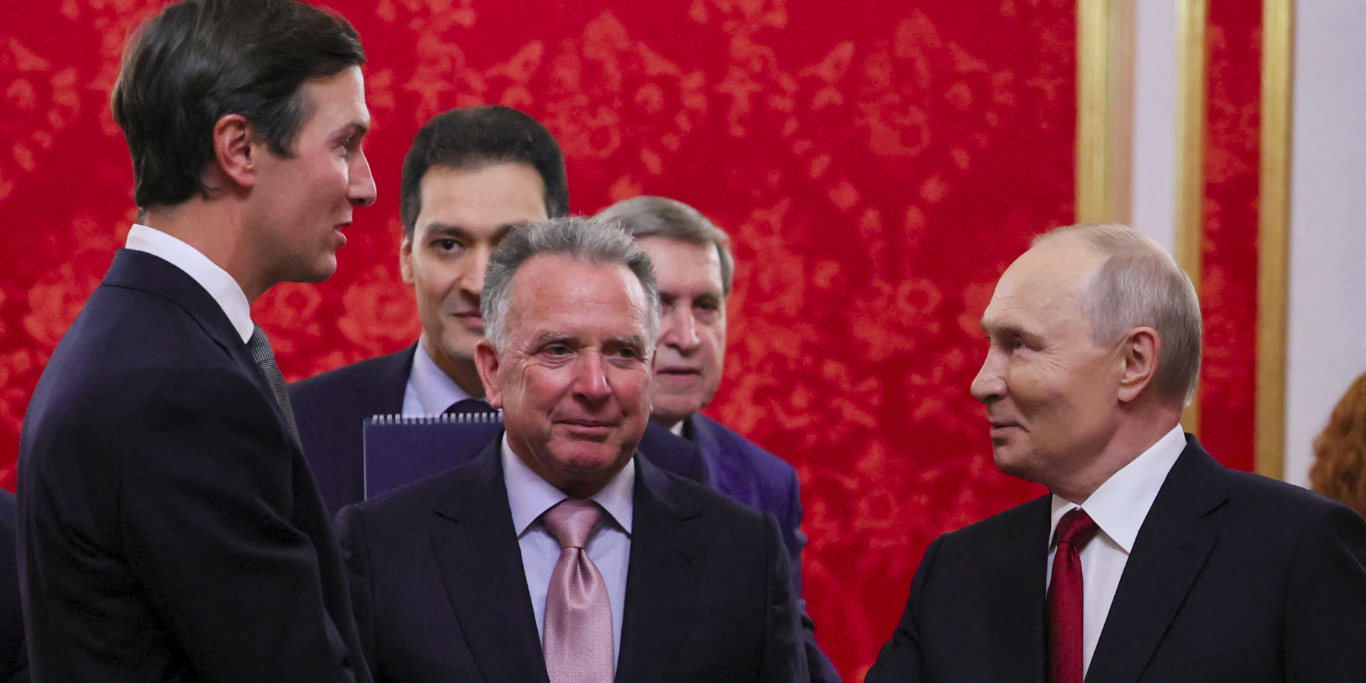 Спецпредставники президента США Стів Віткофф та&nbsp;Джаред Кушнер під час переговорів з&nbsp;російським диктатором Володимиром Путіним у&nbsp;Москві, 5 вересня 2026 року (Фото: Sputnik/Mikhail Metzel/Pool via REUTERS)