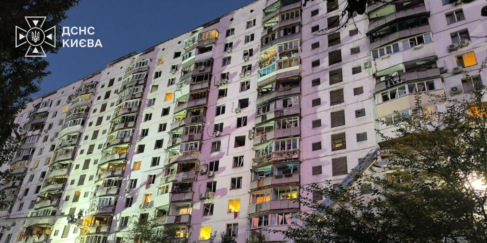 Наслідки російського удару по&nbsp;Києву (Фото: ДСНС Києва / Telegram)