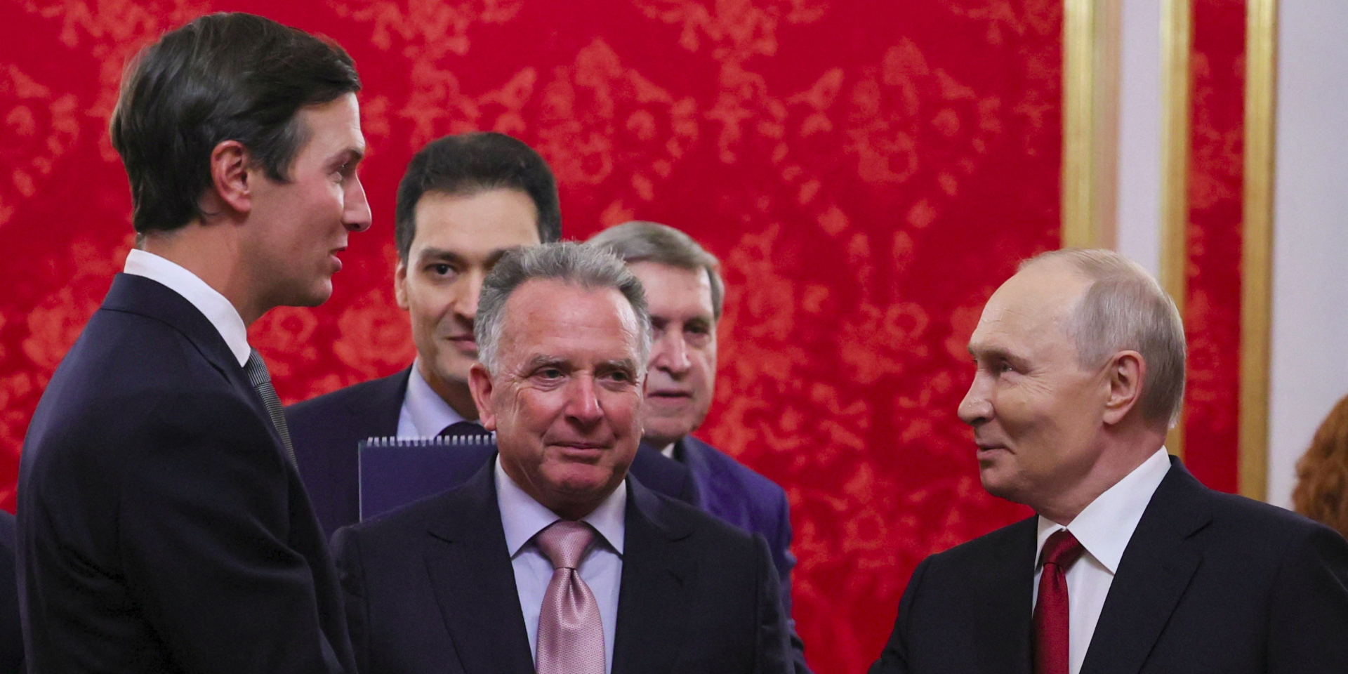 Российский диктатор Владимир Путин во&nbsp;время встречи в&nbsp;Москве со&nbsp;спецпредставителями президента США Стивом Уиткоффом и&nbsp;Джаредом Кушнером, 5&nbsp;сентября 2026 года (Фото: Sputnik/Mikhail Metzel/Pool via REUTERS)