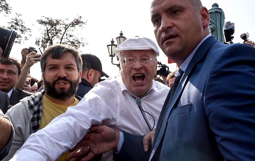  Жириновський бив людей і погрожував їм 